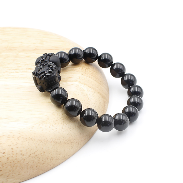黑曜石手链的功效与作用佩戴禁忌,长期戴黑曜石的危害