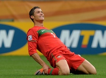 足坛历代绝代双骄高燃,足坛的绝代双骄c罗和梅西