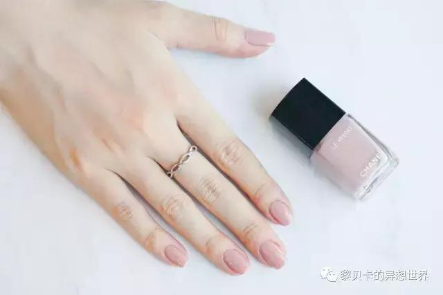 什么色的甲油显手白,什么指甲油显手白图片