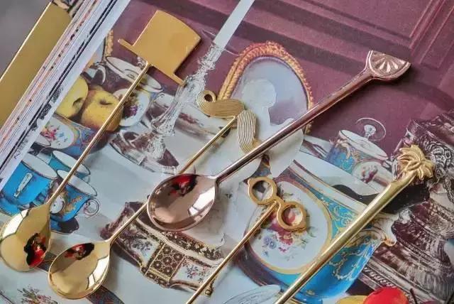 满心欢喜地等了这个快递整整1个月，却在拆开包装的瞬间傻了眼