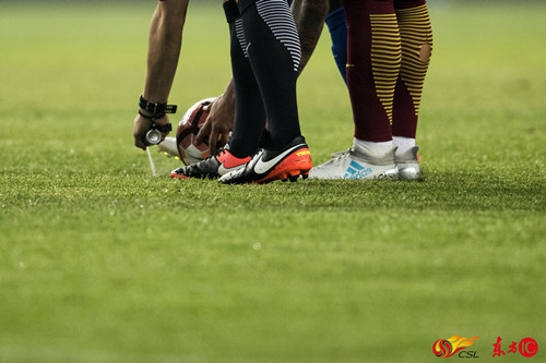 瓒崇悆涔嬪璧拌繘鍗庡骞哥,鍗庡骞哥瓒崇悆涔嬪