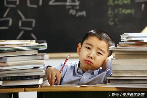 孩子的成绩离不开老师的辛苦付出,孩子学得很辛苦成绩不好