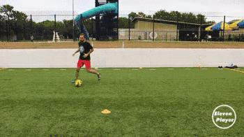 足球中场大师控球过人技巧,足球大师的停球技巧