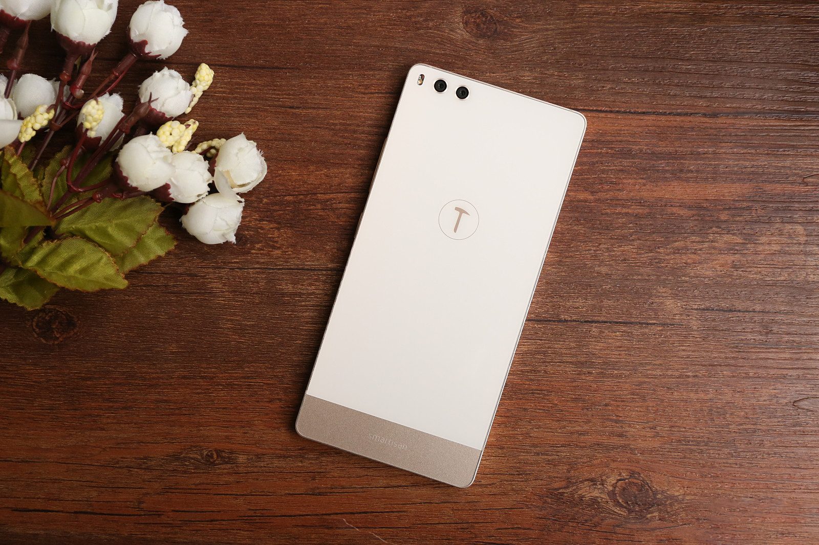 锤子坚果pro当时售价多少,锤子坚果pro2s白色