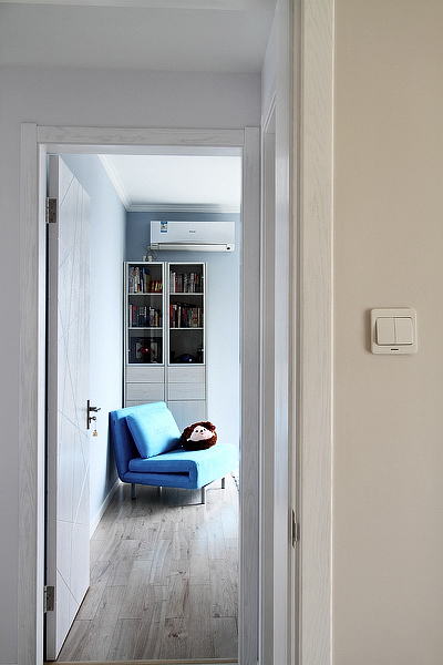 武汉老园艺师只因老伴喜爱花儿,果断把卧室窗台巧变花园式榻榻米!