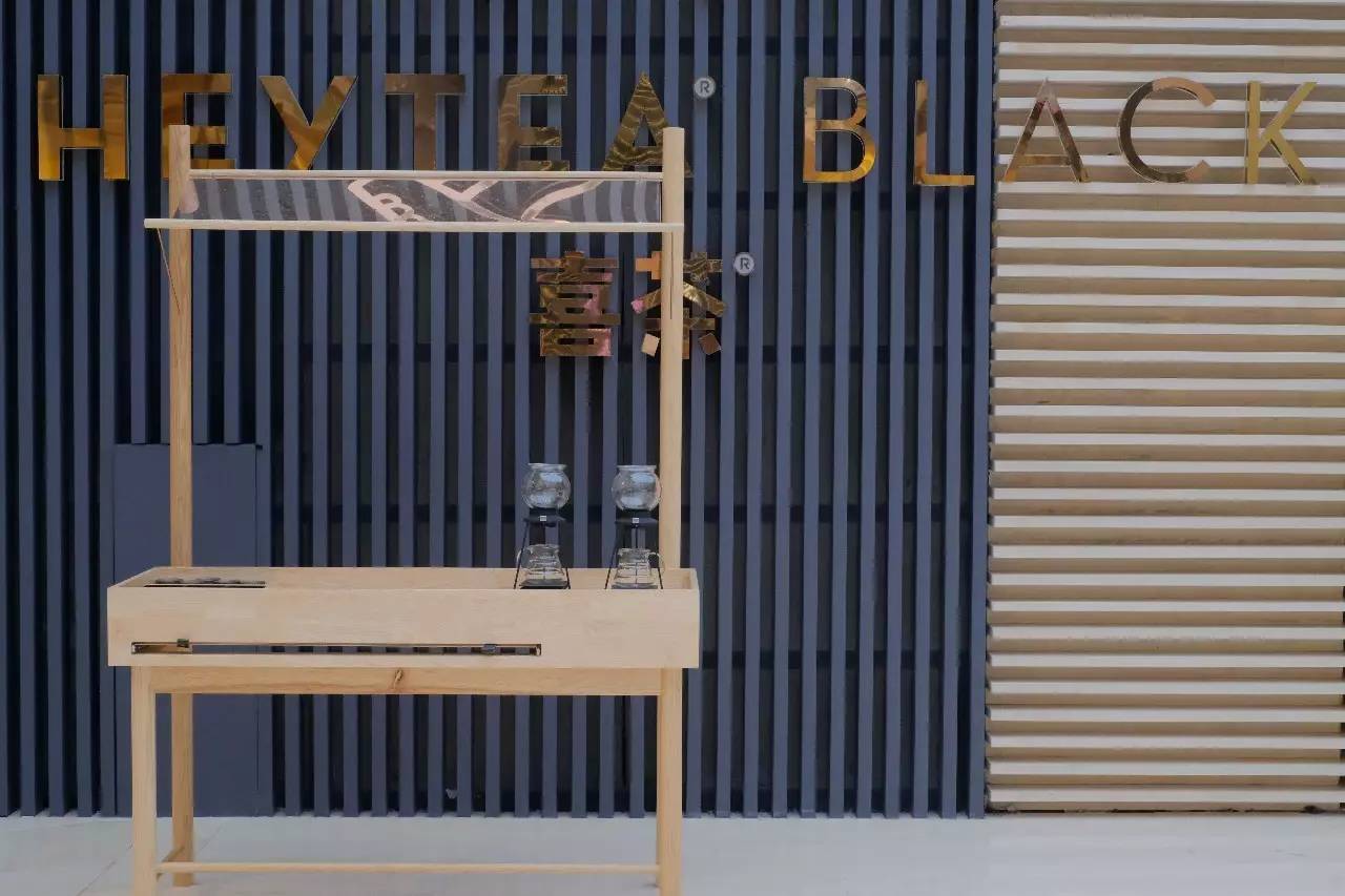 长大后茶饮店就像江湖的高手,一代起一代落但能真正成为新闻暴风眼的真的只有喜茶