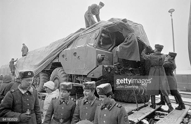 奔驰g级和切诺基,奔驰g和大切诺基