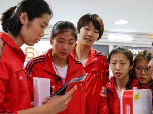 女排朱婷捐了多少钱,女排朱婷为武汉捐多少钱