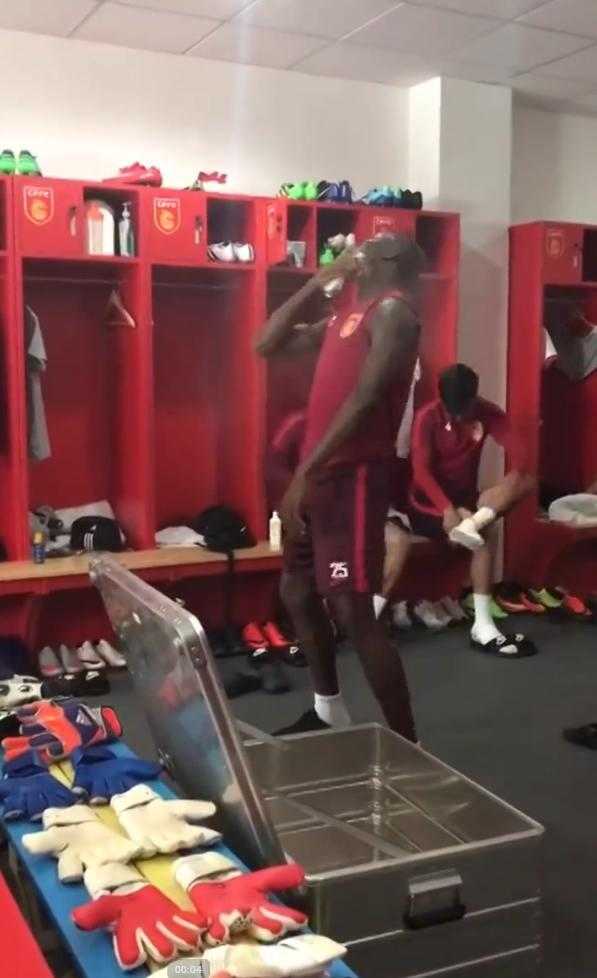 竟把黑人晒到更黑？回非洲避暑？对不起我忍不住笑了