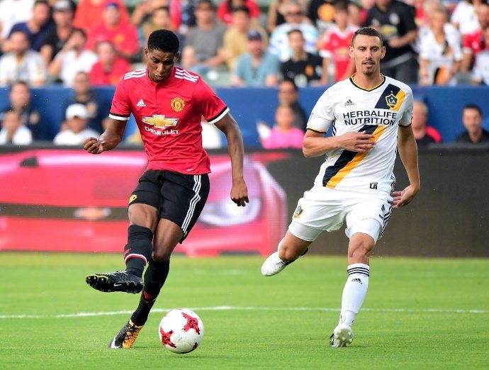 曼联喜迎开门红,红魔曼联贺炜