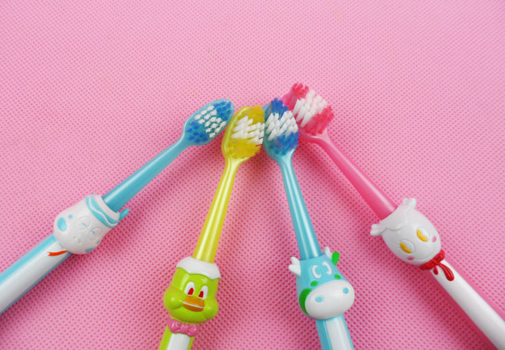 儿童牙膏和牙刷怎么选择,宝宝牙刷该如何选择呢