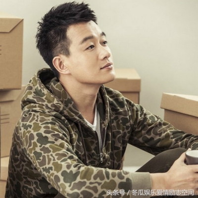 适合小脸方脸的发型男士,适合圆脸方脸男士流行发型