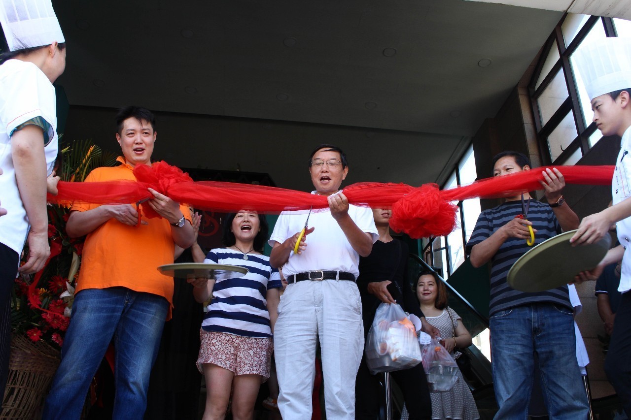 2.8折引爆全城!竟然在400平花园洋房里吃火锅!