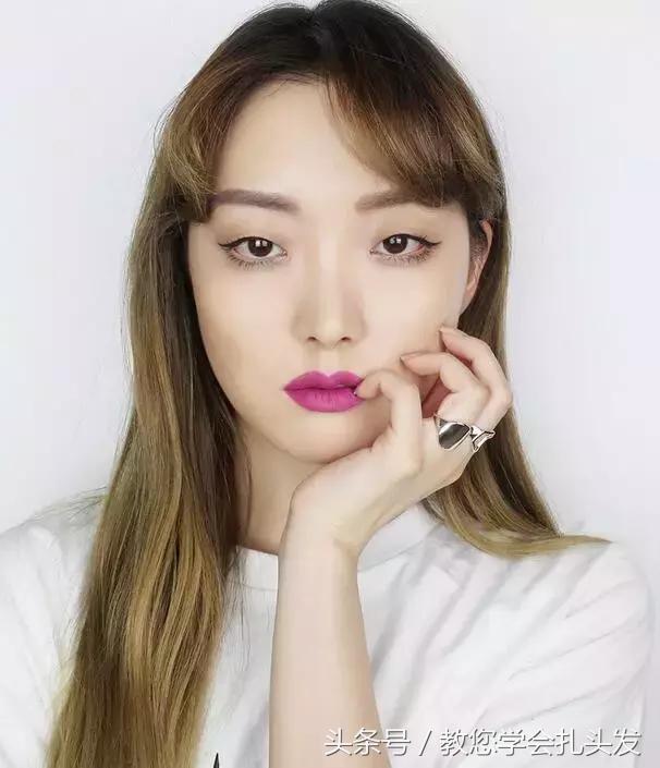 终于知道为什么明星们都爱扎这款气质甜美蛋卷头，迷人优雅又时尚，快来试试吧