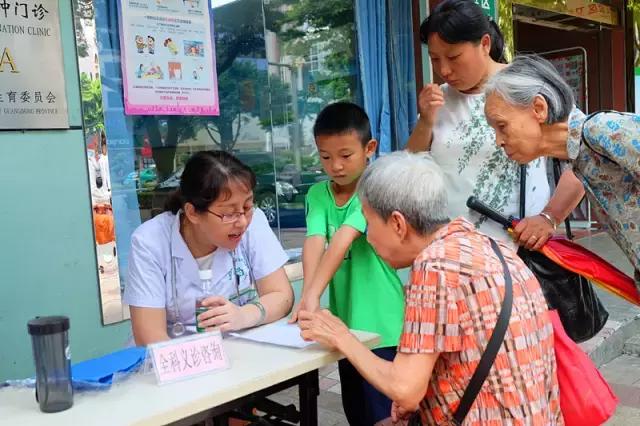 喝柠檬水对痛风有帮助么,喝柠檬水对痛风患者有好处吗