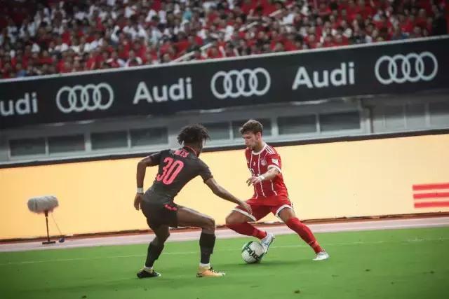 受累于内部经销商的纠纷，奥迪上半年销量大幅下滑，但有足球营销加热度，有望下半年重回冠军宝座