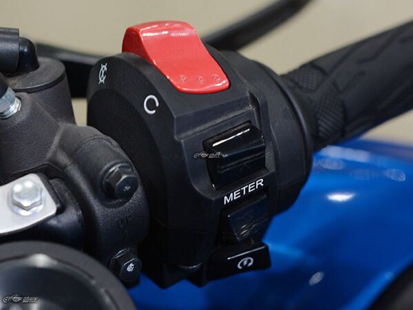 铃木gsxr100试驾,铃木gsx-r1000合金摩托车