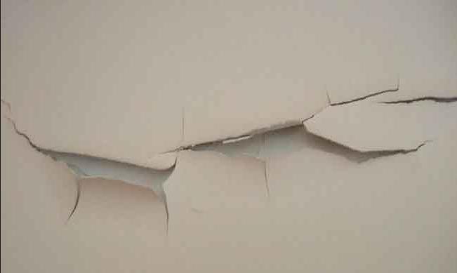 墙体抹灰层有裂缝怎么处理,墙面抹灰层裂纹怎么修补