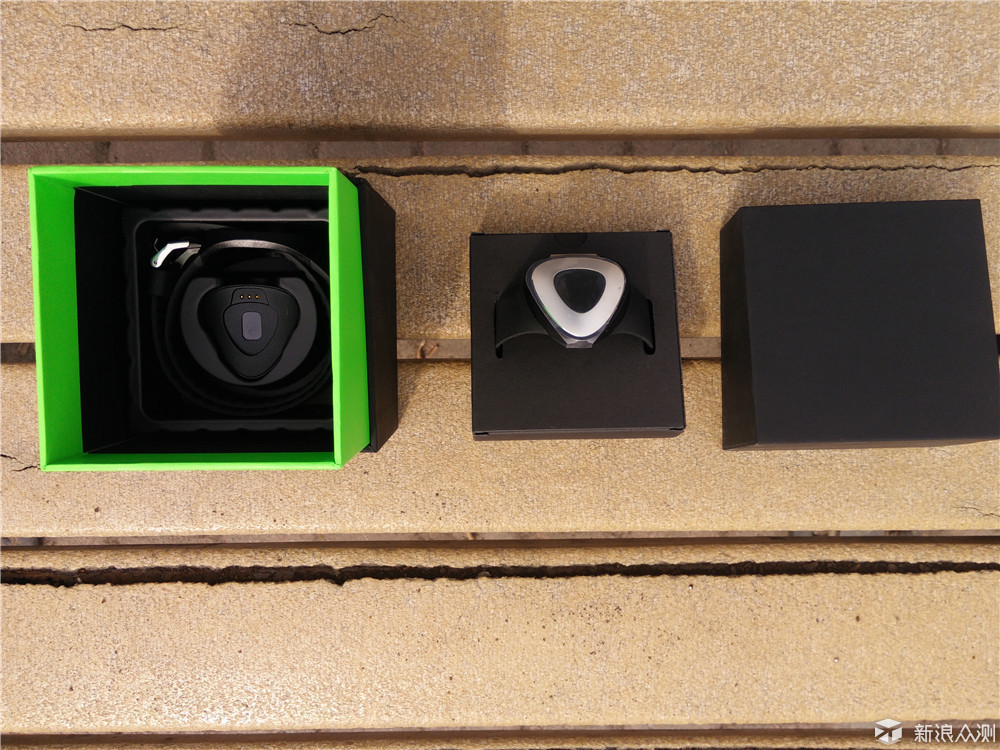 可穿戴产品智能手环两款,小米手环智能穿戴