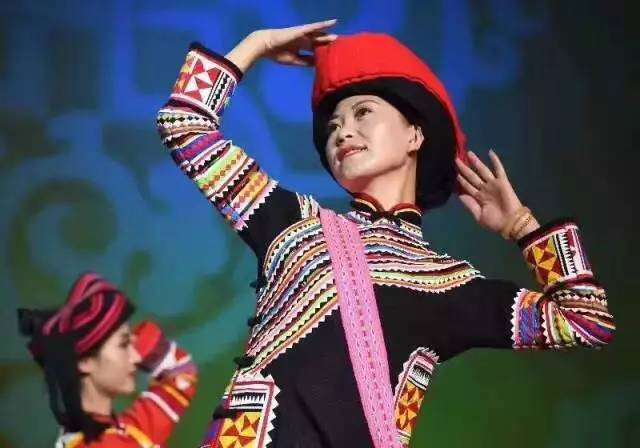 惊艳亮相！普洱代表队在“七彩云南2017民族赛装文化节”上拿下1金4银5铜