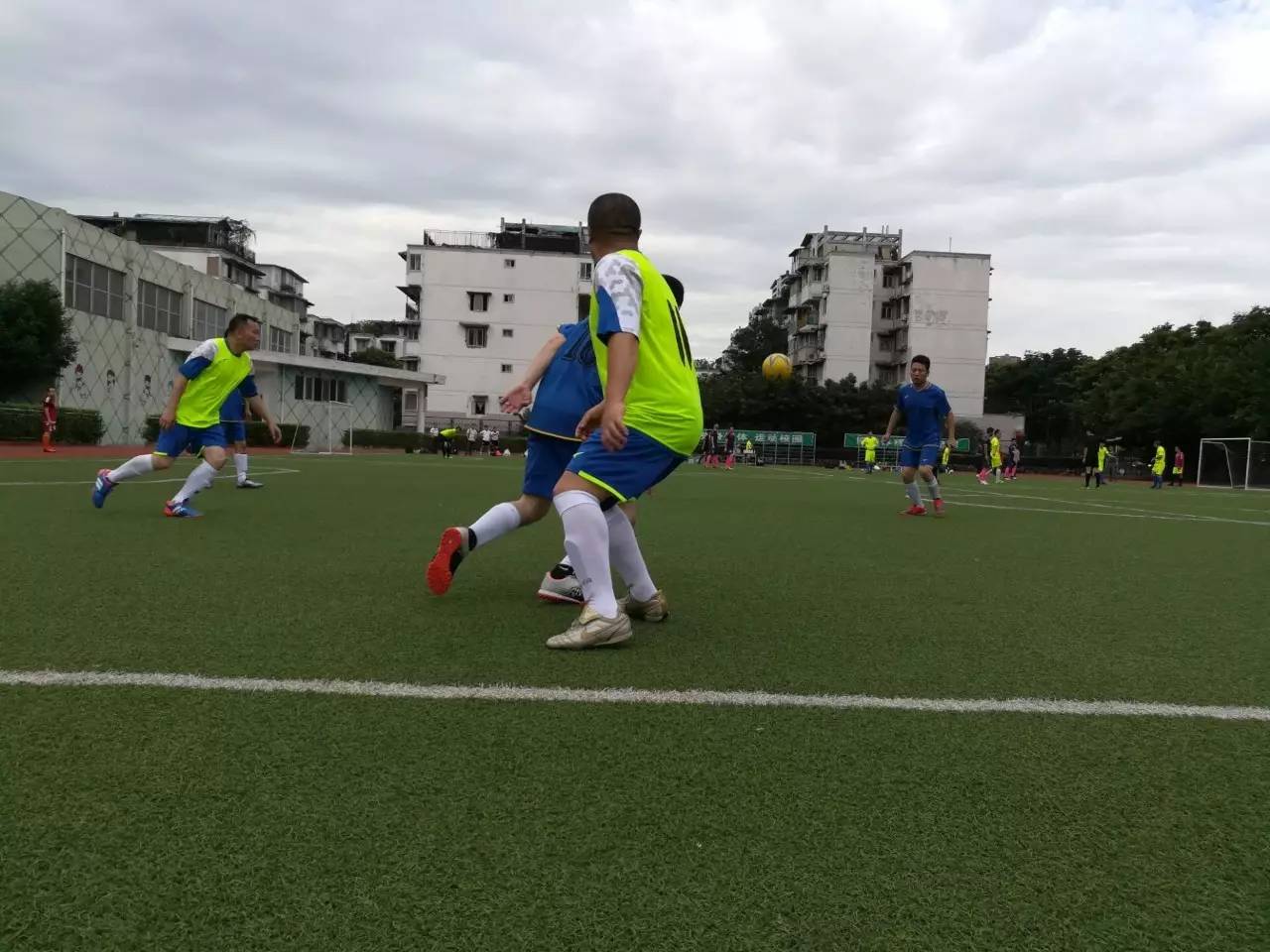 看足球运动员颜值,看见中国队出场小孩子激动