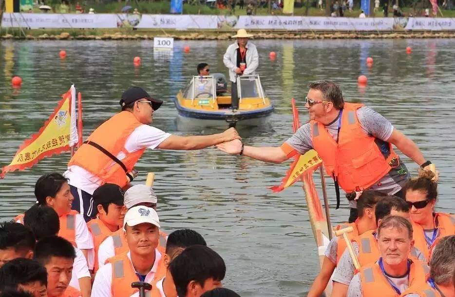 盘点国内龙舟比赛震撼场面一瞬间,中德龙舟赛