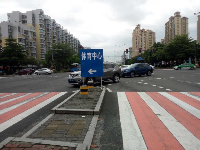 晚高峰交通拥堵管制图片,差半个小时到禁行时段路上又堵车