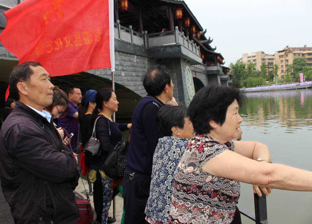 盘点国内龙舟比赛震撼场面一瞬间,中德龙舟赛