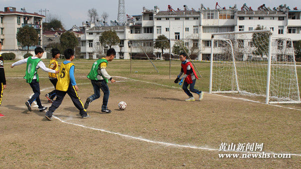 祁门二中2021足球比赛,祁门县举办第五届校园足球联赛
