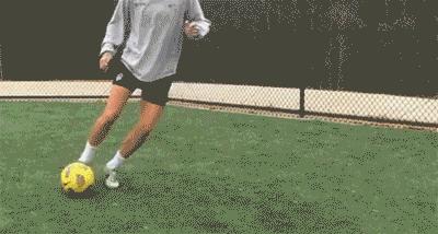 维维运球训练动作,维维足球直塞球教学视频