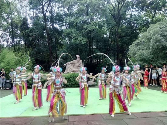 鍥介檯鍙嬪ソ鍩庡競闈掑皯骞磋冻鐞冭禌,鍥介檯鍙嬪煄鏂囧寲浜ゆ祦