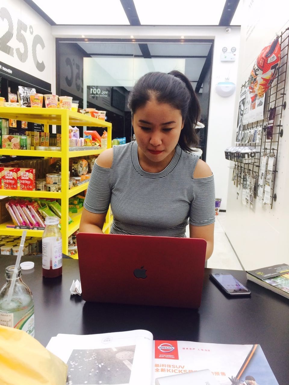 极简主义自媒体博主包里有什么？｜翻包记WhatsinMyBag