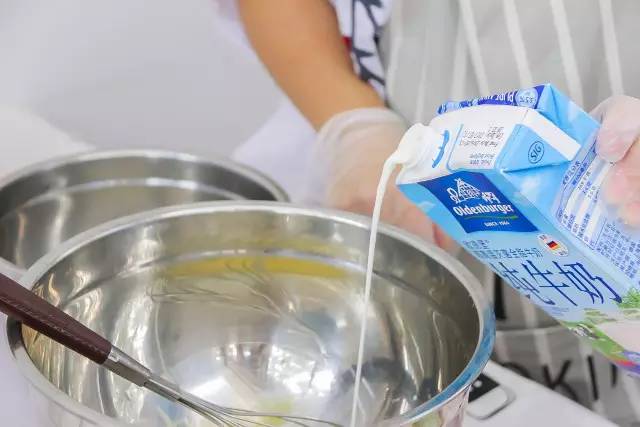 只接受预定，每周限量供应，这款包包有钱不一定能吃到！