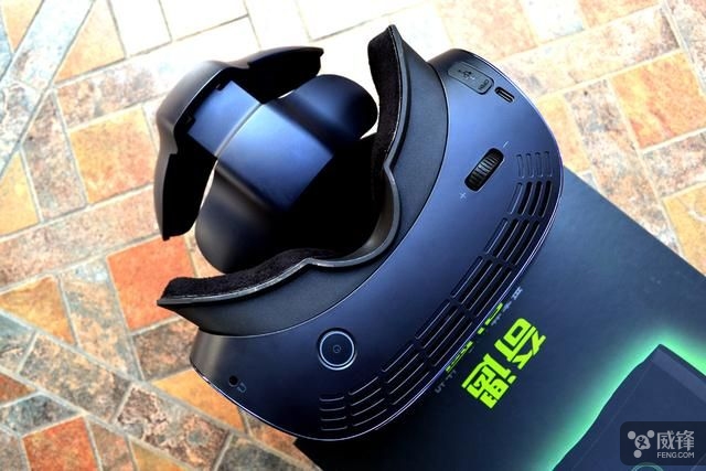 ces2019爱奇艺vr设备,爱奇艺最新款vr