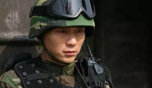 潮流咖|这件让半个娱乐圈沉迷的军装,再没一件你就过时啦!