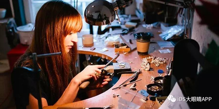 高圆圆同款婚戒一个多重,高圆圆直播带货手戴婚戒状态佳