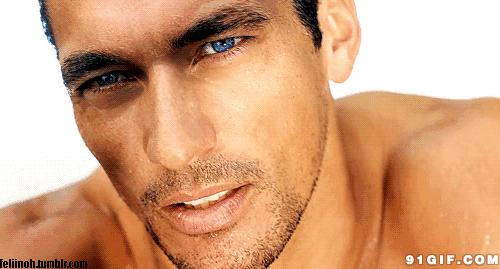 男生毛孔粗大出油用什么护肤品好,男生护肤品推荐补水控油收缩毛孔