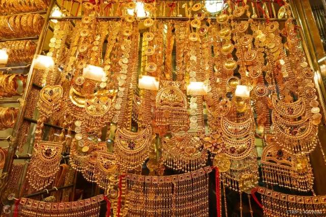 「文化」阿联酋再创新壕举，镶满水晶宝石47米游艇下水