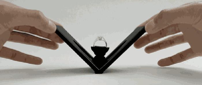 想给男朋友要七夕戒指高情商,如何给男朋友选求婚戒指