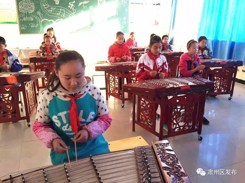 体育剪纸图片踢足球,关于踢足球的剪纸视频