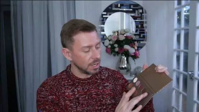 被泼了一身红酒 (地面泼到红酒饮料怎么办)