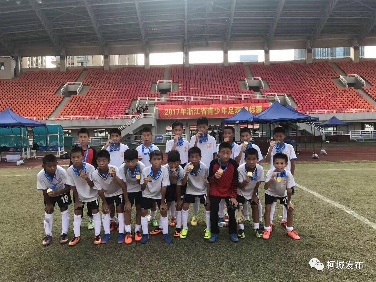 马拉多纳少年视频,马拉多纳少年时颠球视频集锦