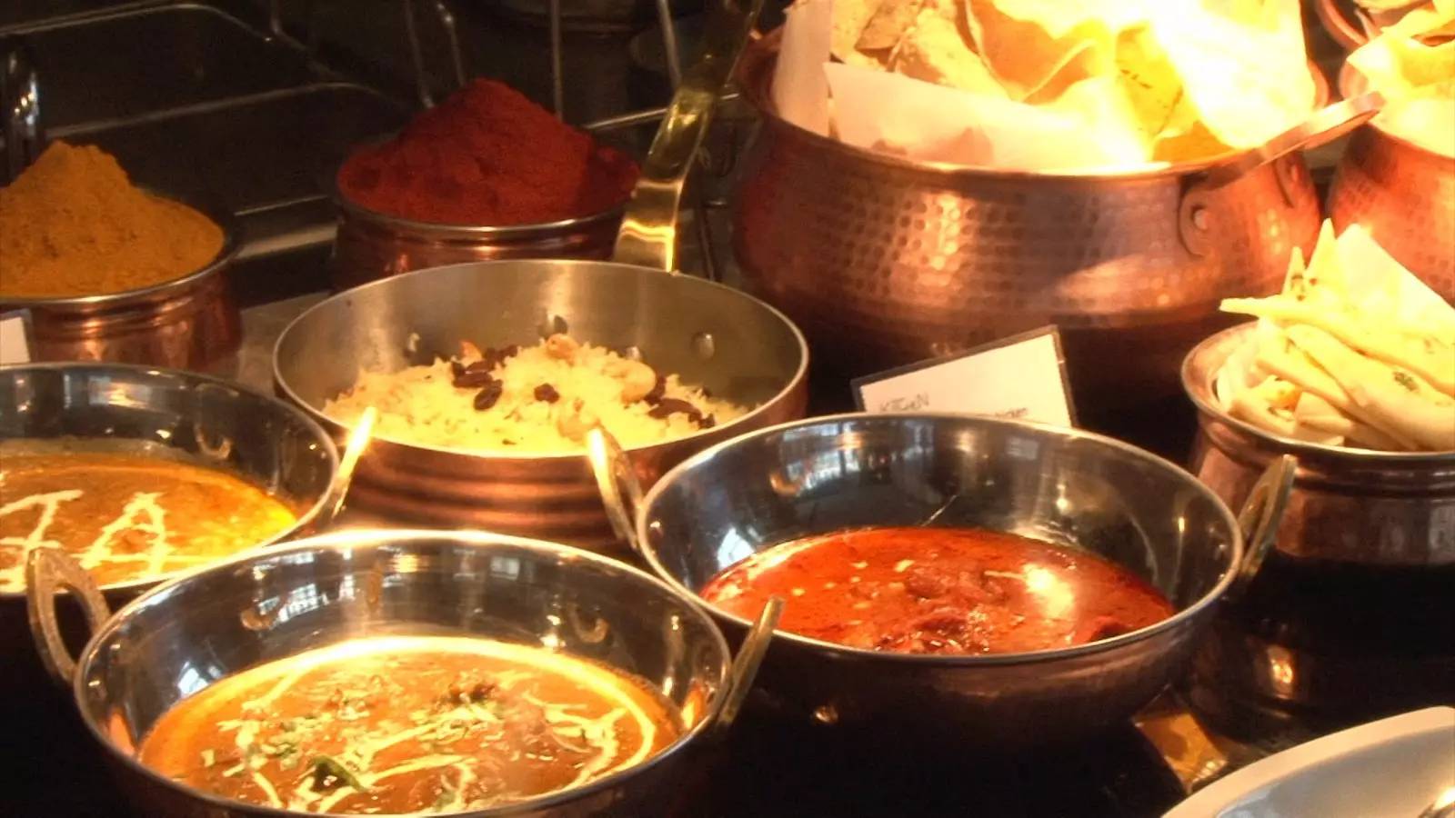 一家开在43楼的空中餐厅，去这里吃饭你得带上两个胃