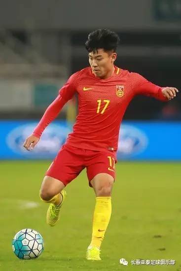 「亚泰青训再丰收」何超首次入先国足周大地入选U22国足