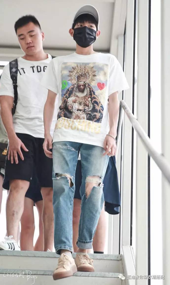 王源演唱会穿秀禾服,王源沸腾之夜黑西装