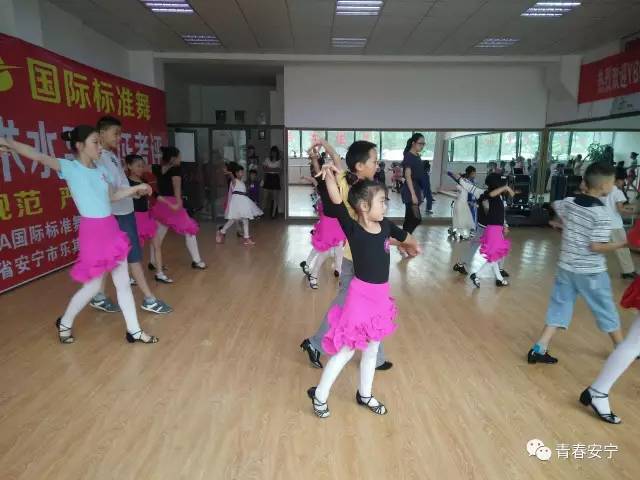 「关爱未成年人健康成长」开了学也可以上培训课！安宁市2017年秋季学期公益培训课程表出炉啦！快来报名吧~