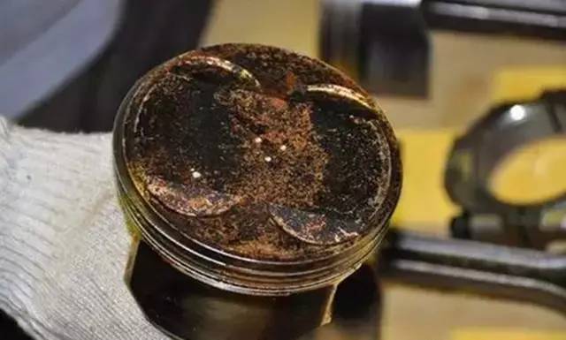 汽车机油加多了会怎么样,发动机机油加多有啥影响