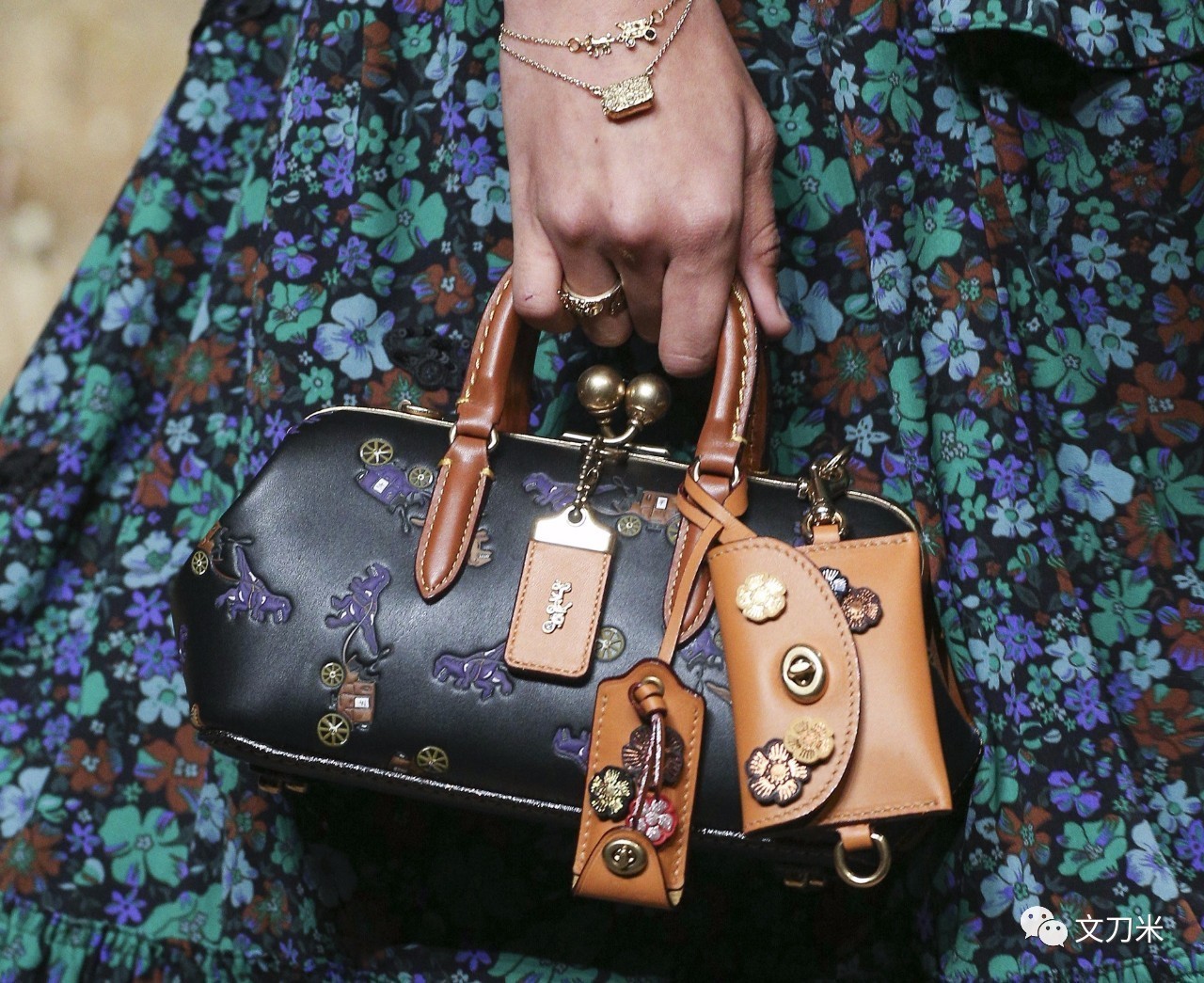 MK包包，曾经的王者荣耀如今“农药”，Coach在丛中笑