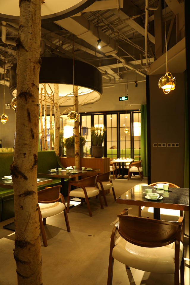 歪？别的小朋友都去吃好吃的了，你啥时候带我去啊？