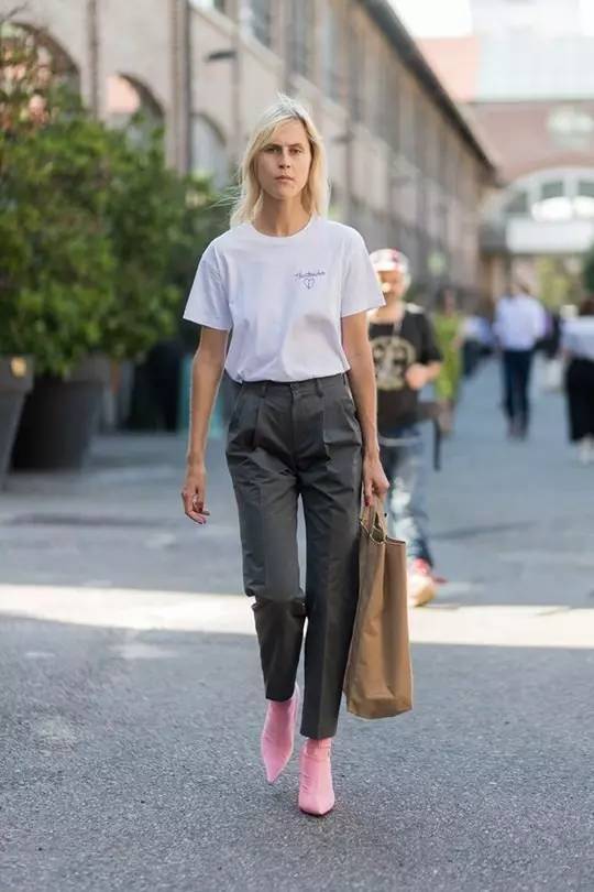 早春上新时髦又洋气的靴子,这个秋天最流行的马丁靴